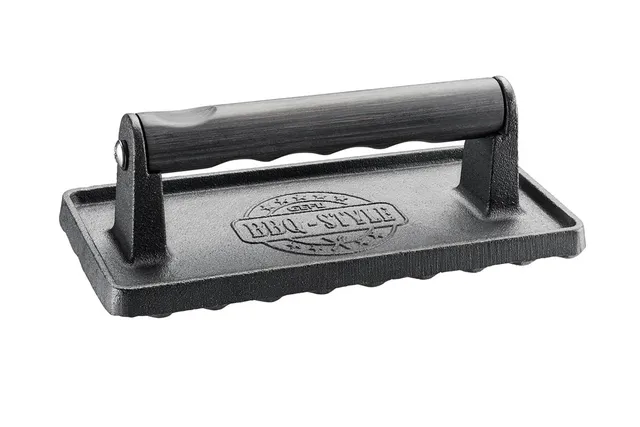gefu-fleischbeschwerer-bbq-gusseisenpresse-mit-holzgriff-1-kg-rillenstruktur image 1