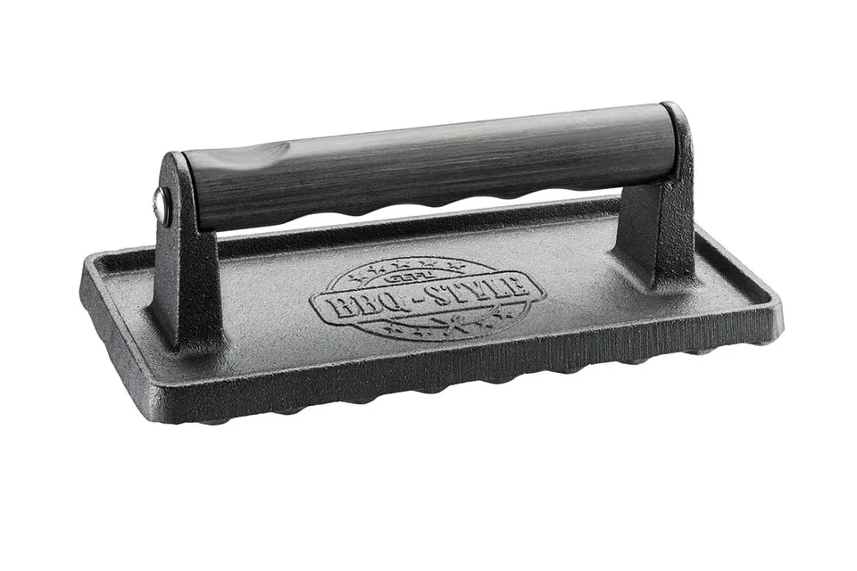 gefu-fleischbeschwerer-bbq-gusseisenpresse-mit-holzgriff-1-kg-rillenstruktur image 1