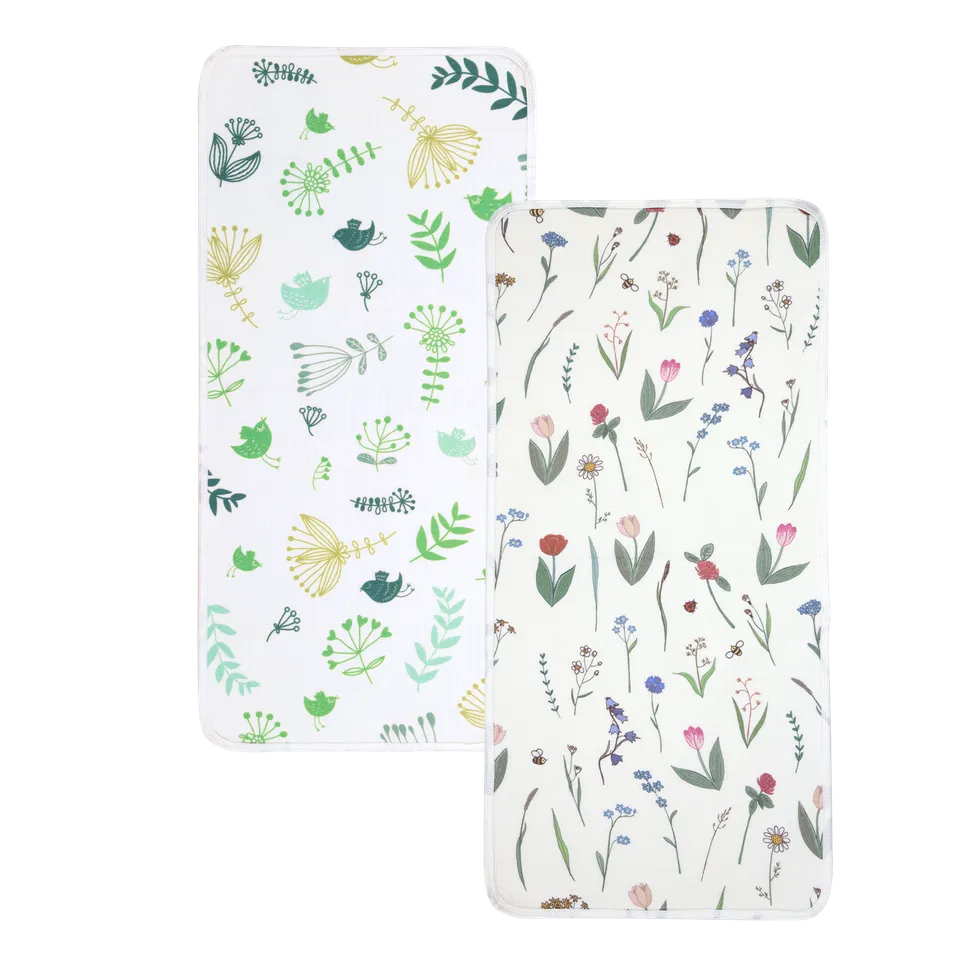 haakaa-wasserdichte-wickelunterlage-2er-set-4-designs image 1