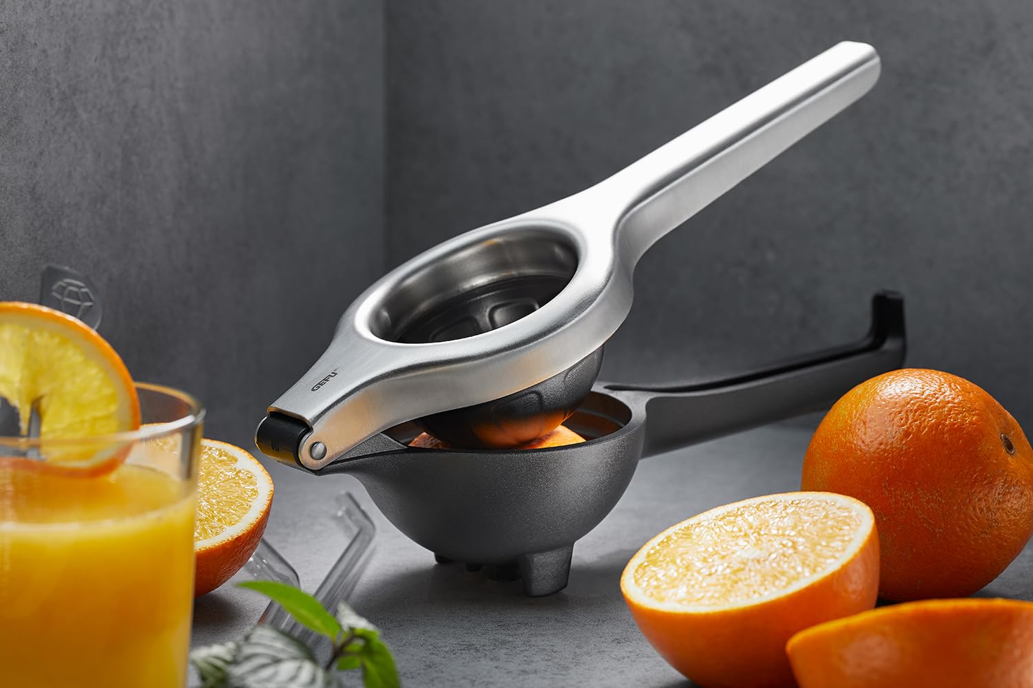 gefu-zitronenpresse-lemon-pro-edelstahl-handpresse-mit-umkehrprinzip-saft-ohne-b image 4