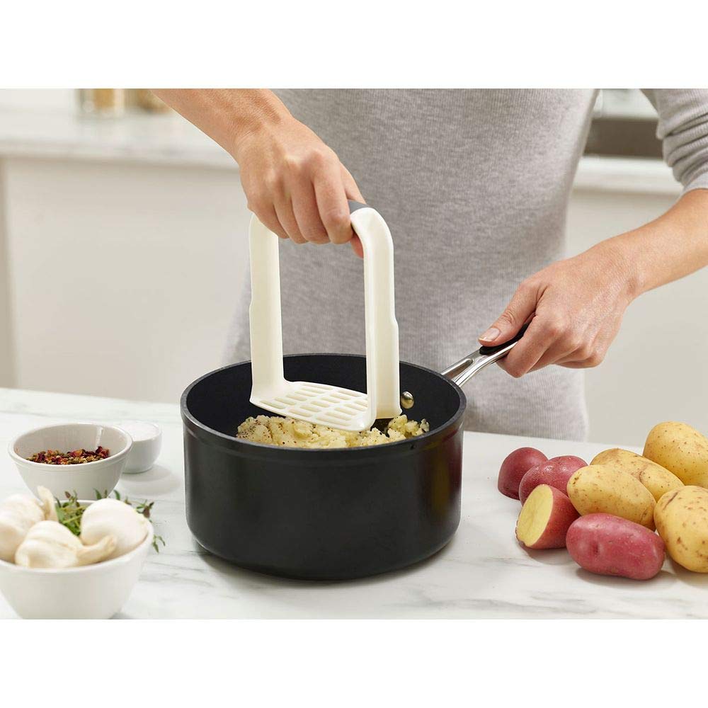 joseph-joseph-easy-mash-kartoffelstampfer-mit-rutschfestem-griff-und-gebogener-s image 4