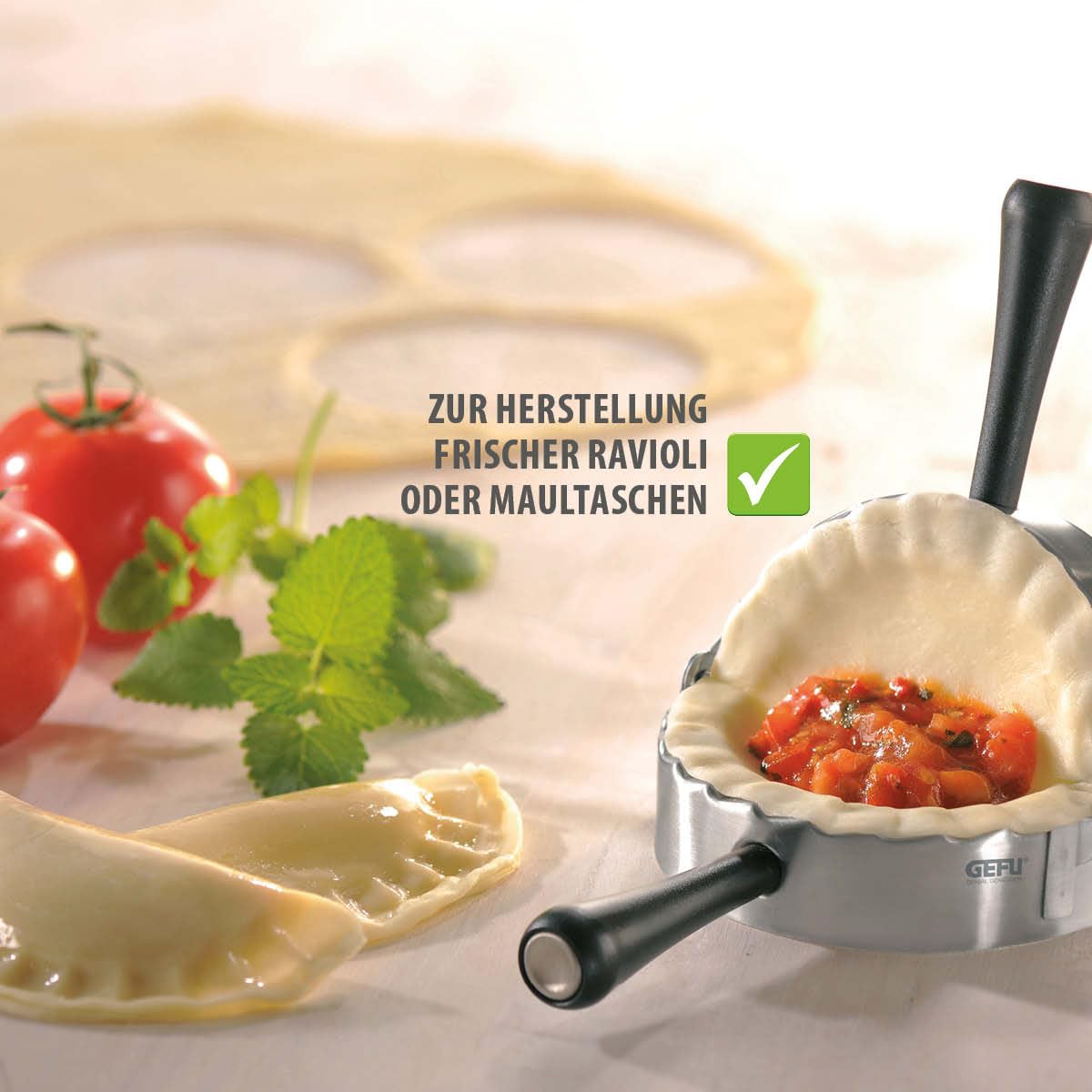gefu-ravioli-maultaschenformer-ravenna-klappbarer-teigausstecher-rund-8-cm image 3