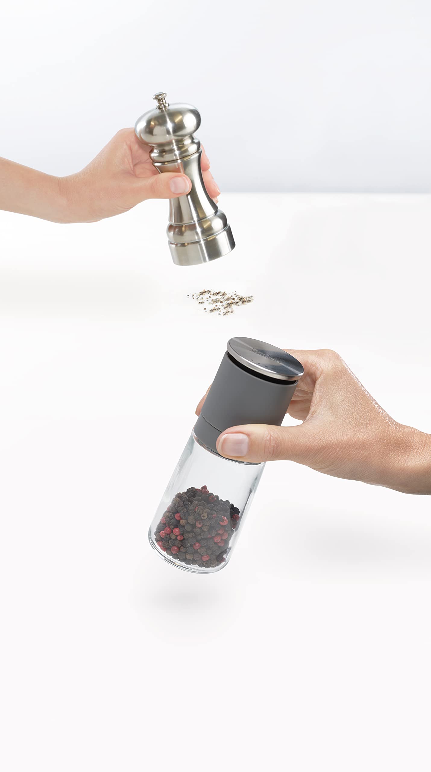 joseph-joseph-duo-salz-und-pfefferm-hlenset-mit-umgedrehtem-design-und-keramikma image 2