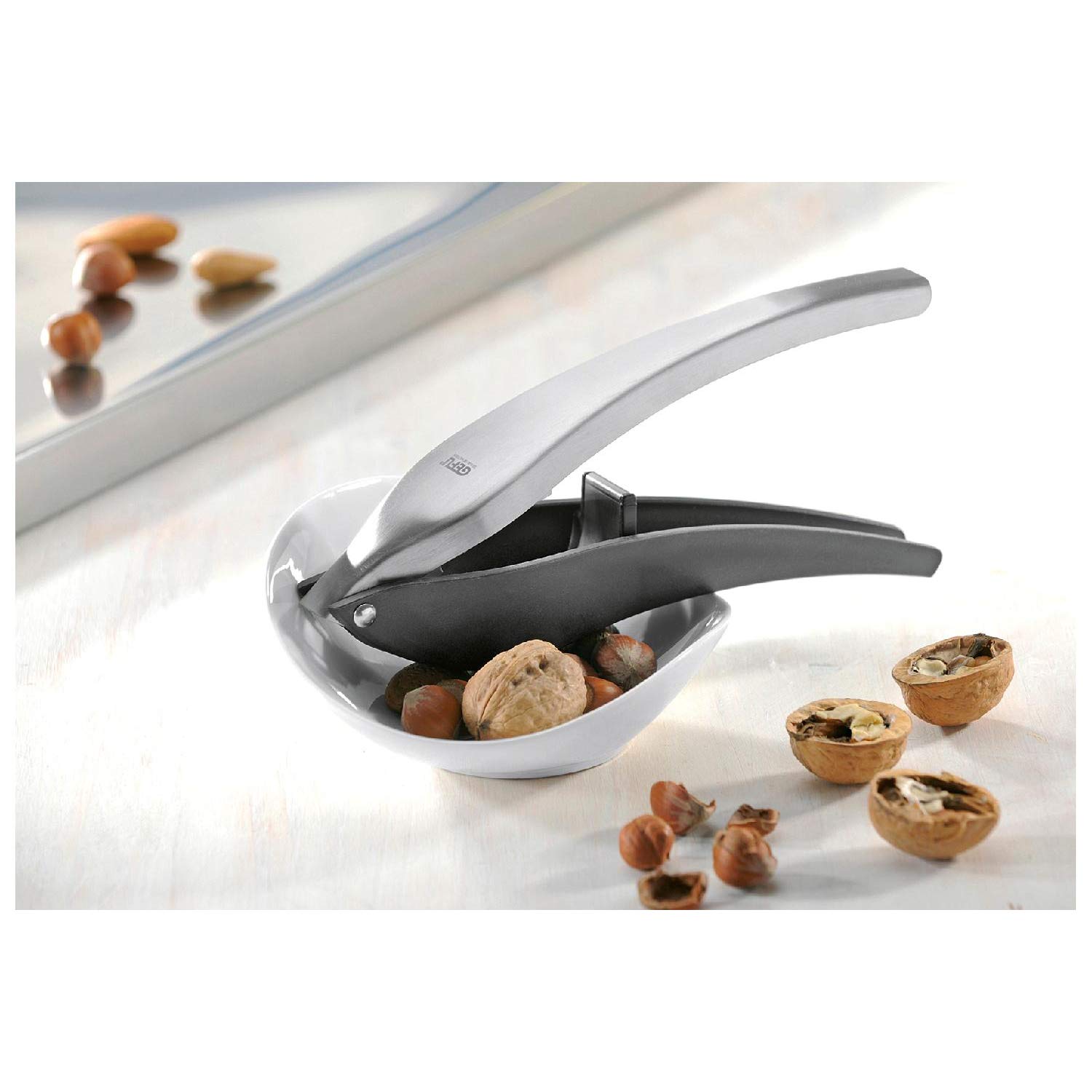 gefu-manolo-nussknacker-edelstahl-mit-2-kammer-system-f-r-waln-sse-haseln-sse-ma image 2
