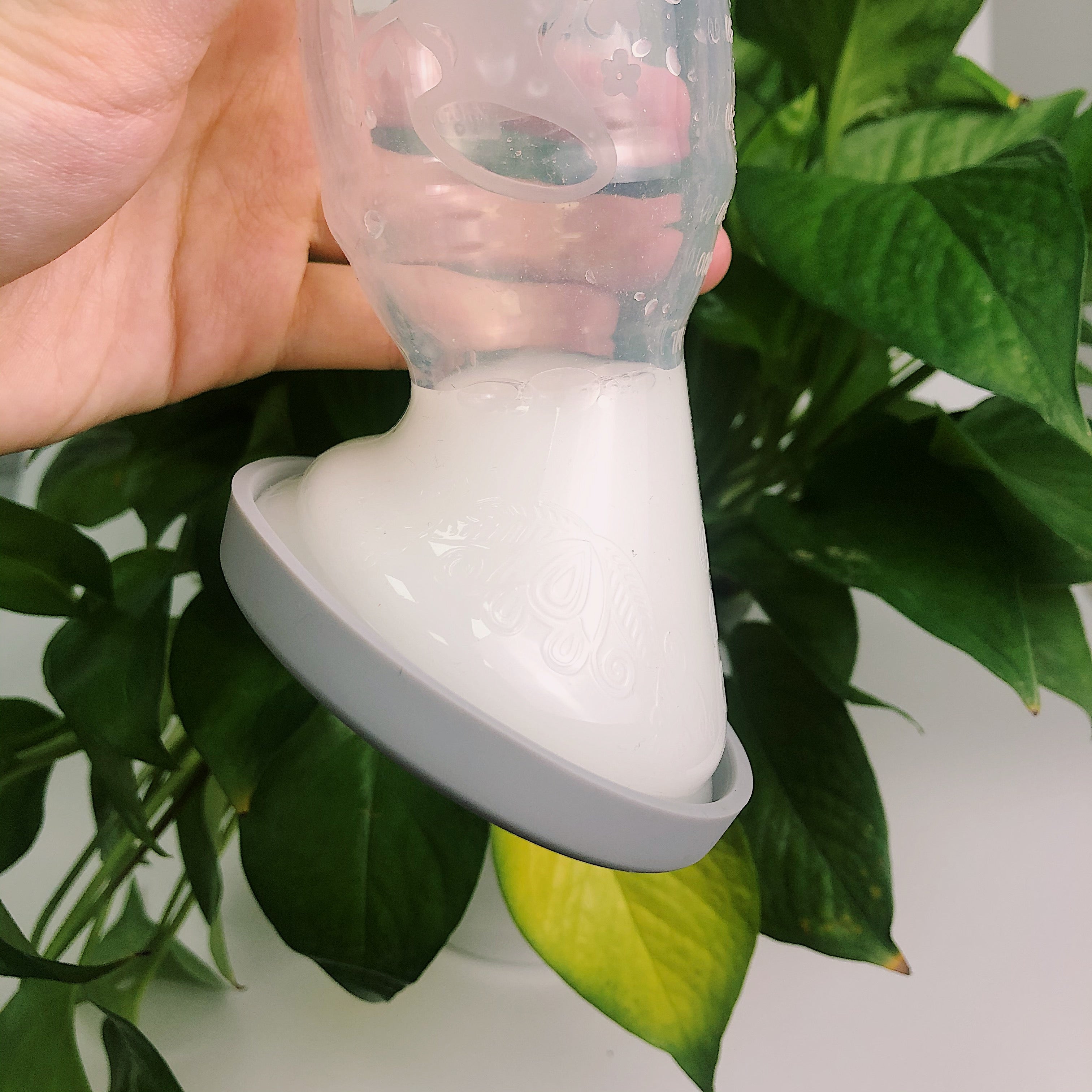 haakaa-generation-2-silikon-milchpumpe-set-100-150ml-mit-saugfu-silikondeckel-ge image 6