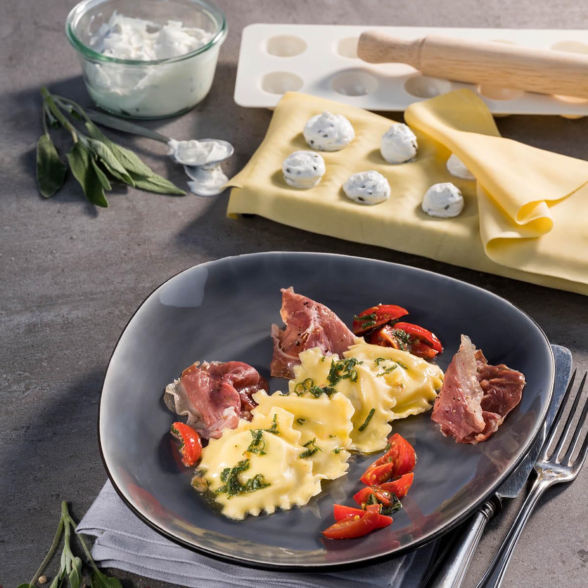 gefu-ravioli-maultaschenbrett-tasca-3-teilig-mit-muldenformer-und-holzrolle-f-r- image 6