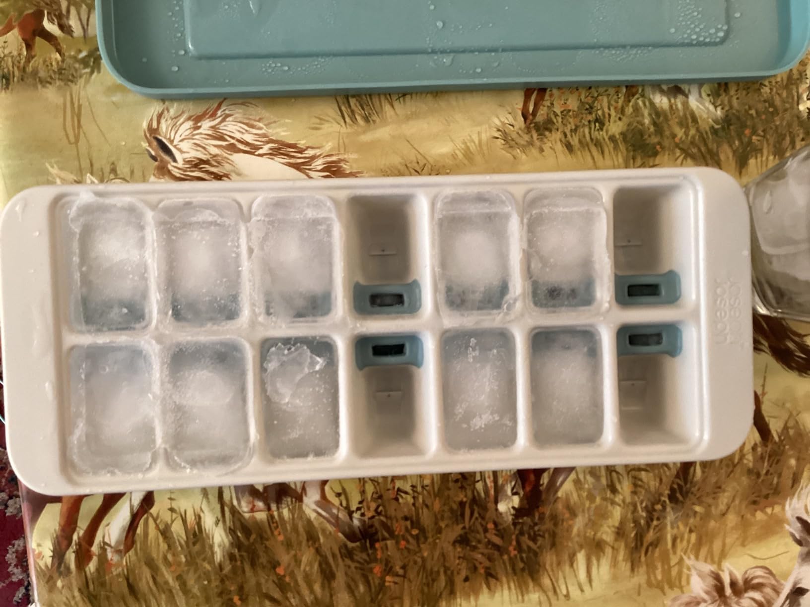 Praktischer Eiswürfelbehälter