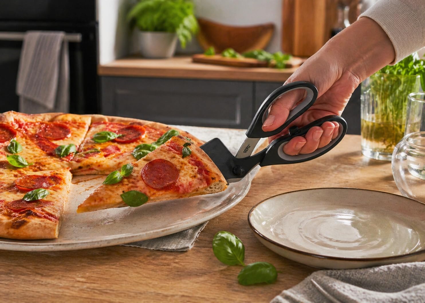 gefu-pezzo-pizzaschneider-mit-2-in-1-funktion-pizzaschere-heber-aus-japanischem- image 3