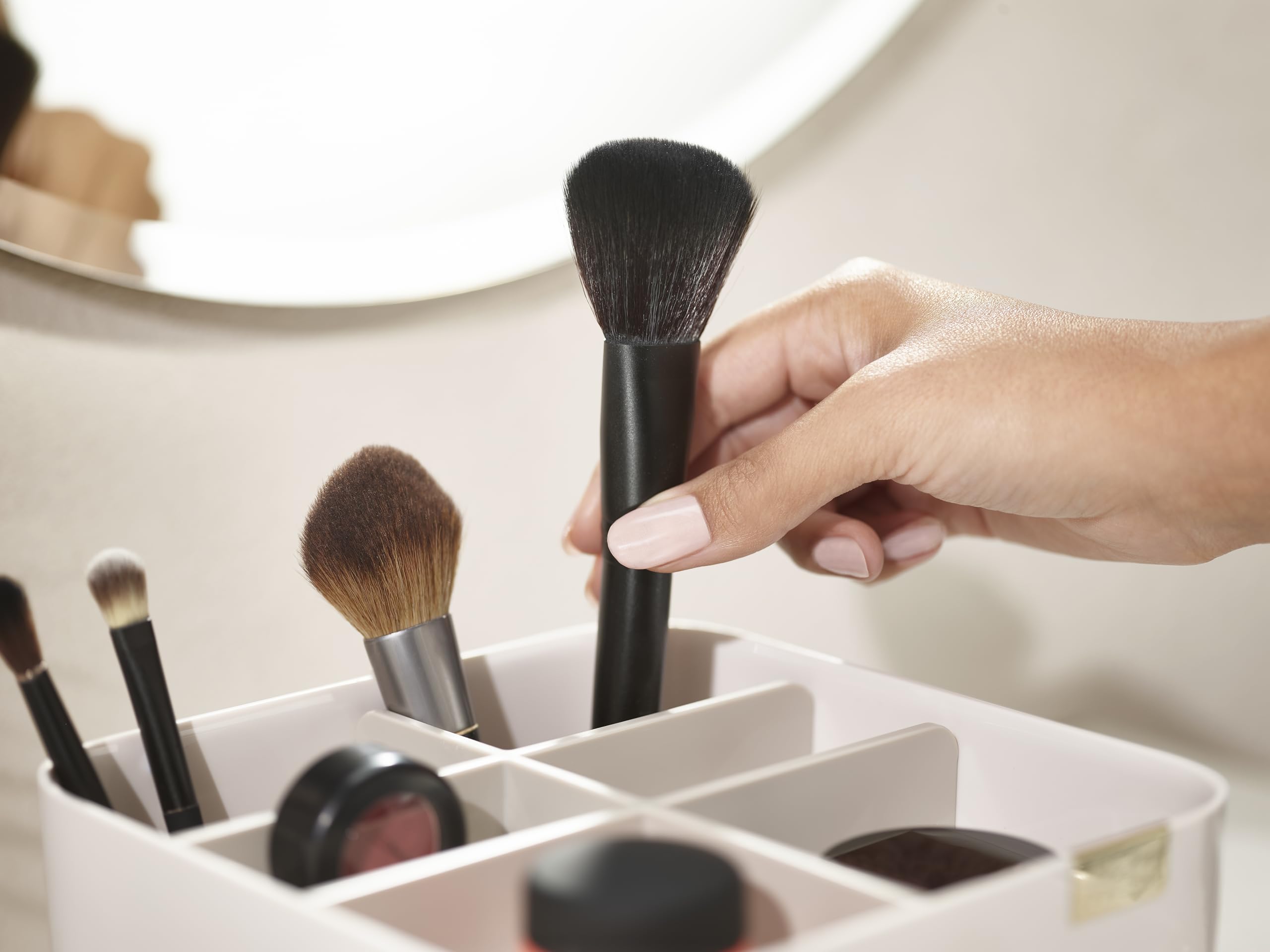 joseph-joseph-make-me-up-kompakter-spiegel-kosmetik-organizer-set-shell image 4