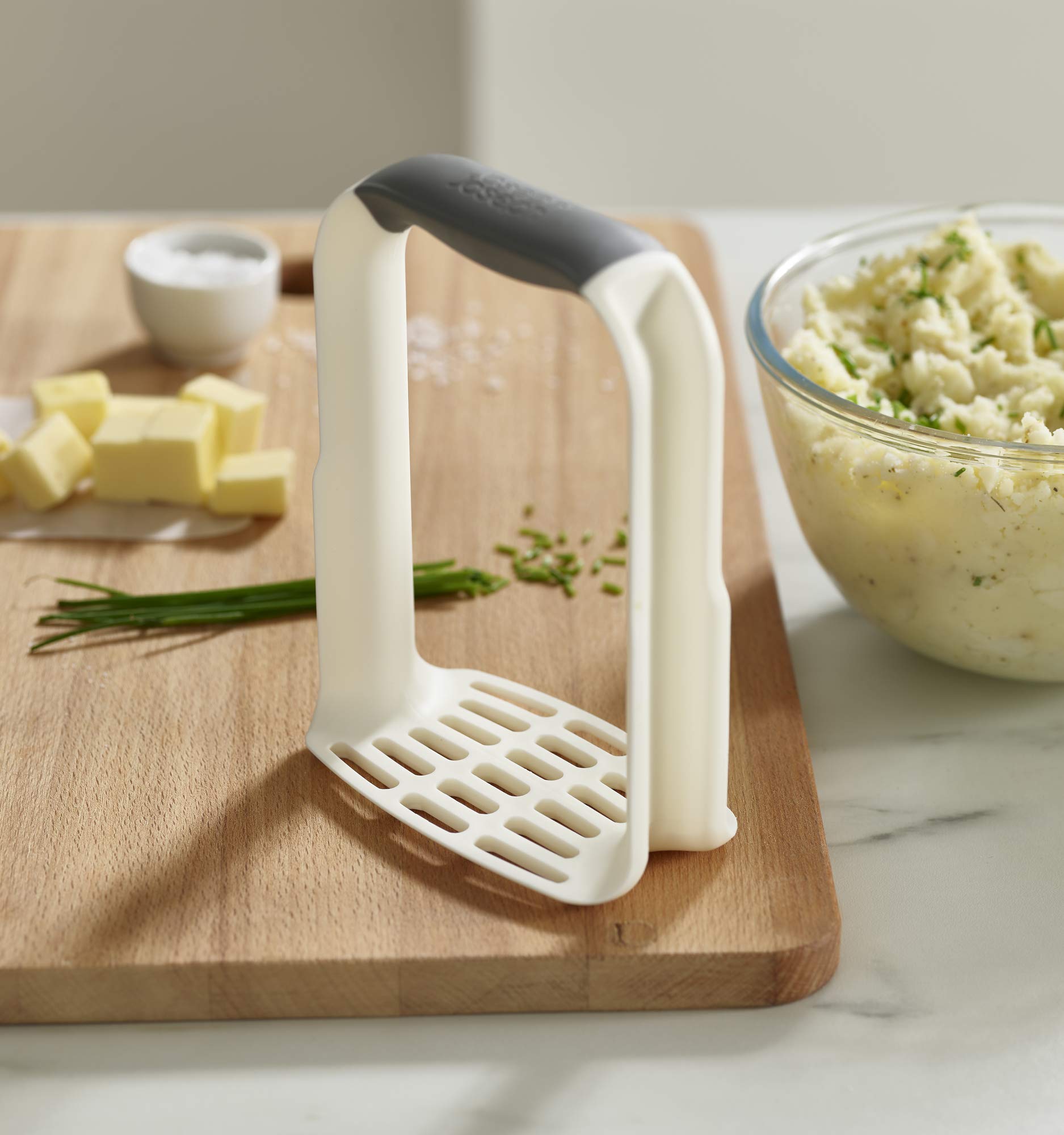 joseph-joseph-easy-mash-kartoffelstampfer-mit-rutschfestem-griff-und-gebogener-s image 6