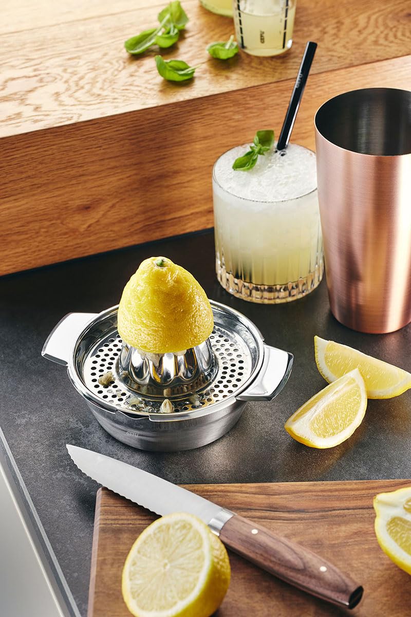 gefu-zitronenpresse-lemon-aus-edelstahl-manuelle-saftpresse-2-teilig-mit-saftsie image 2
