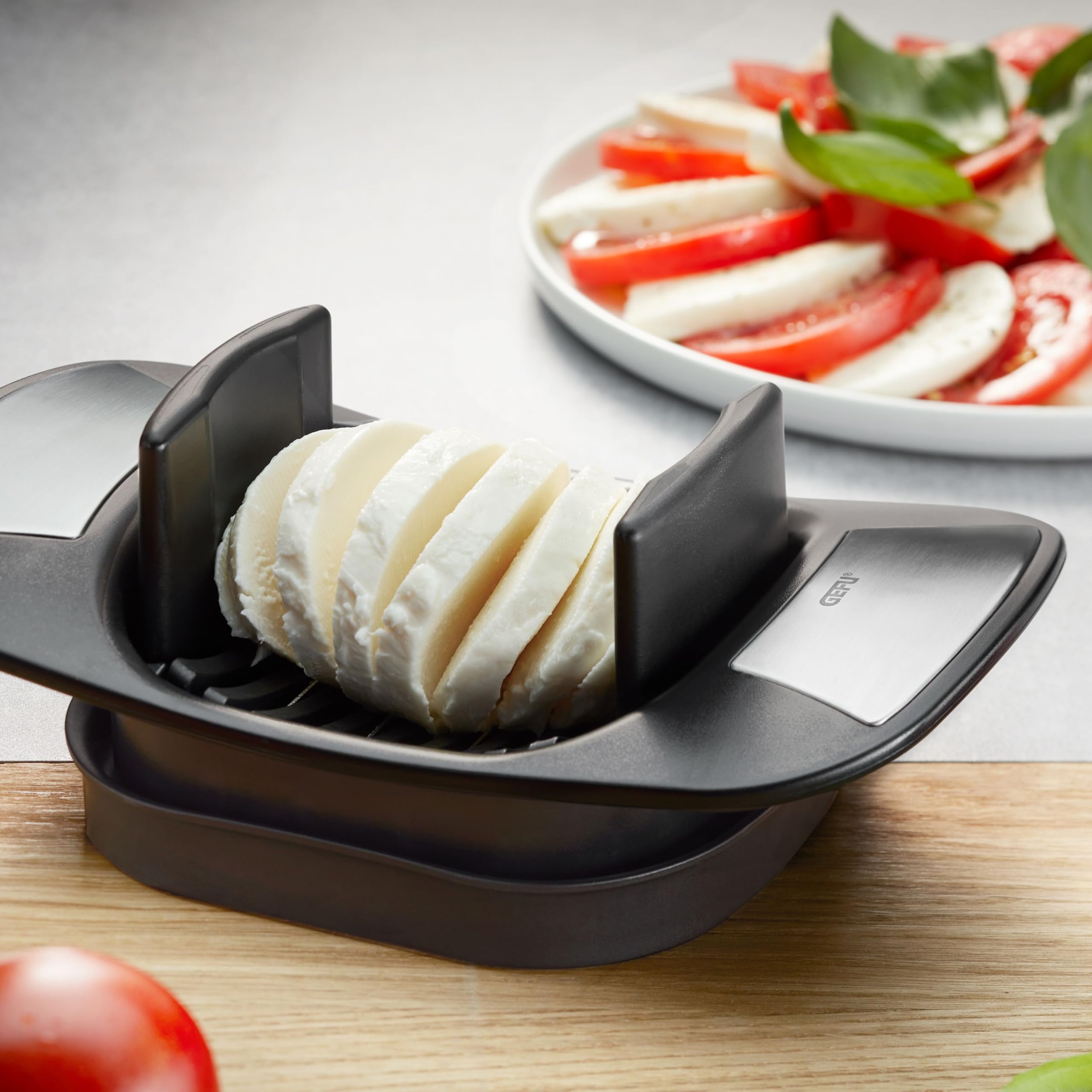 gefu-caprese-scheibenschneider-tomaten-mozzarellaschneider-mit-8-mm-scheiben-rut image 2