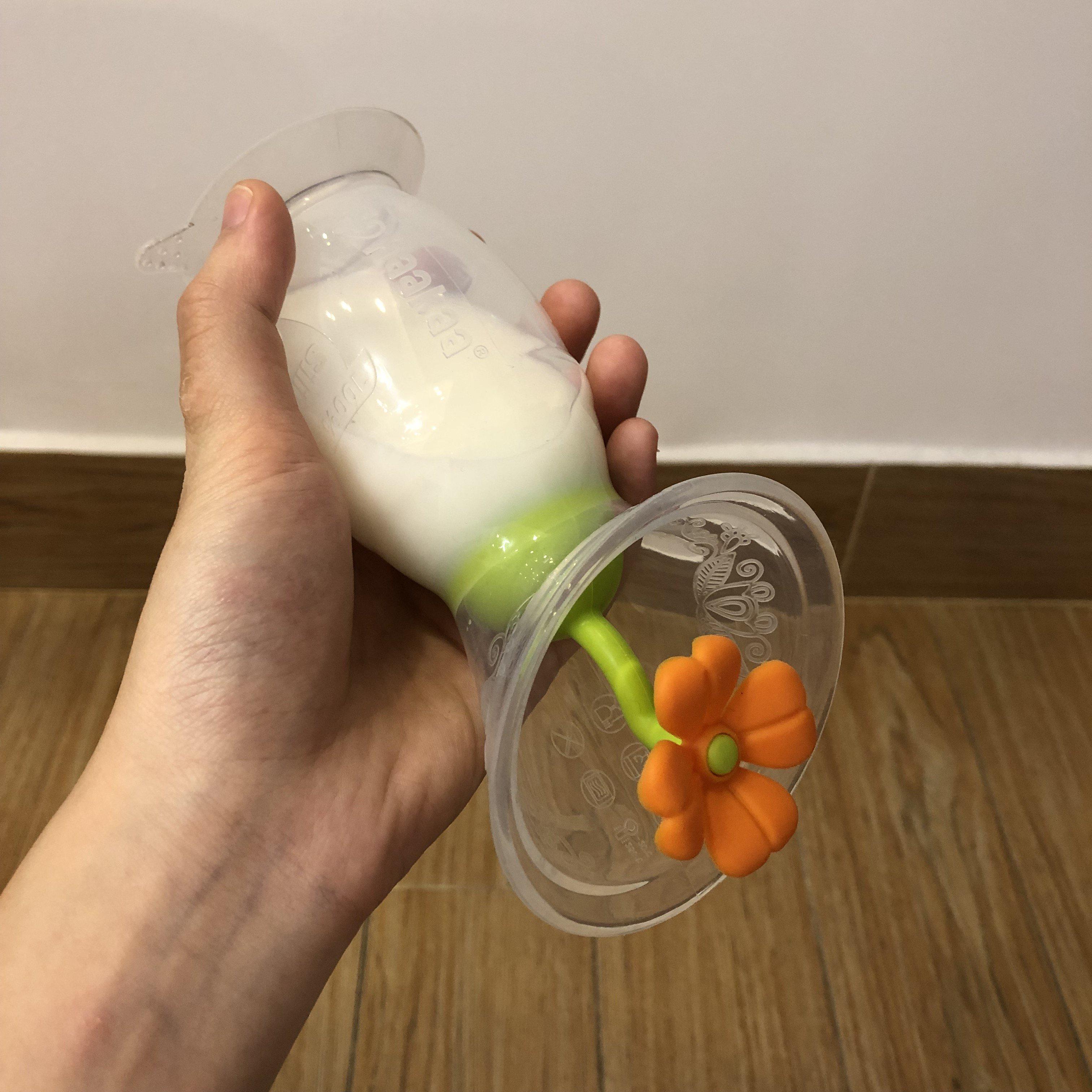 haakaa-generation-2-milchpumpe-mit-blumen-stopper-geschenkset-150-ml-100-silikon image 3